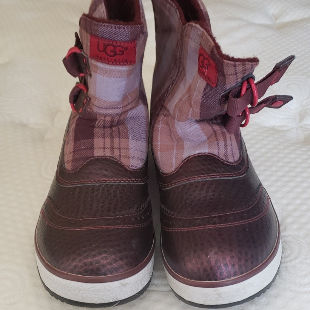 Ugg winter boots size 9